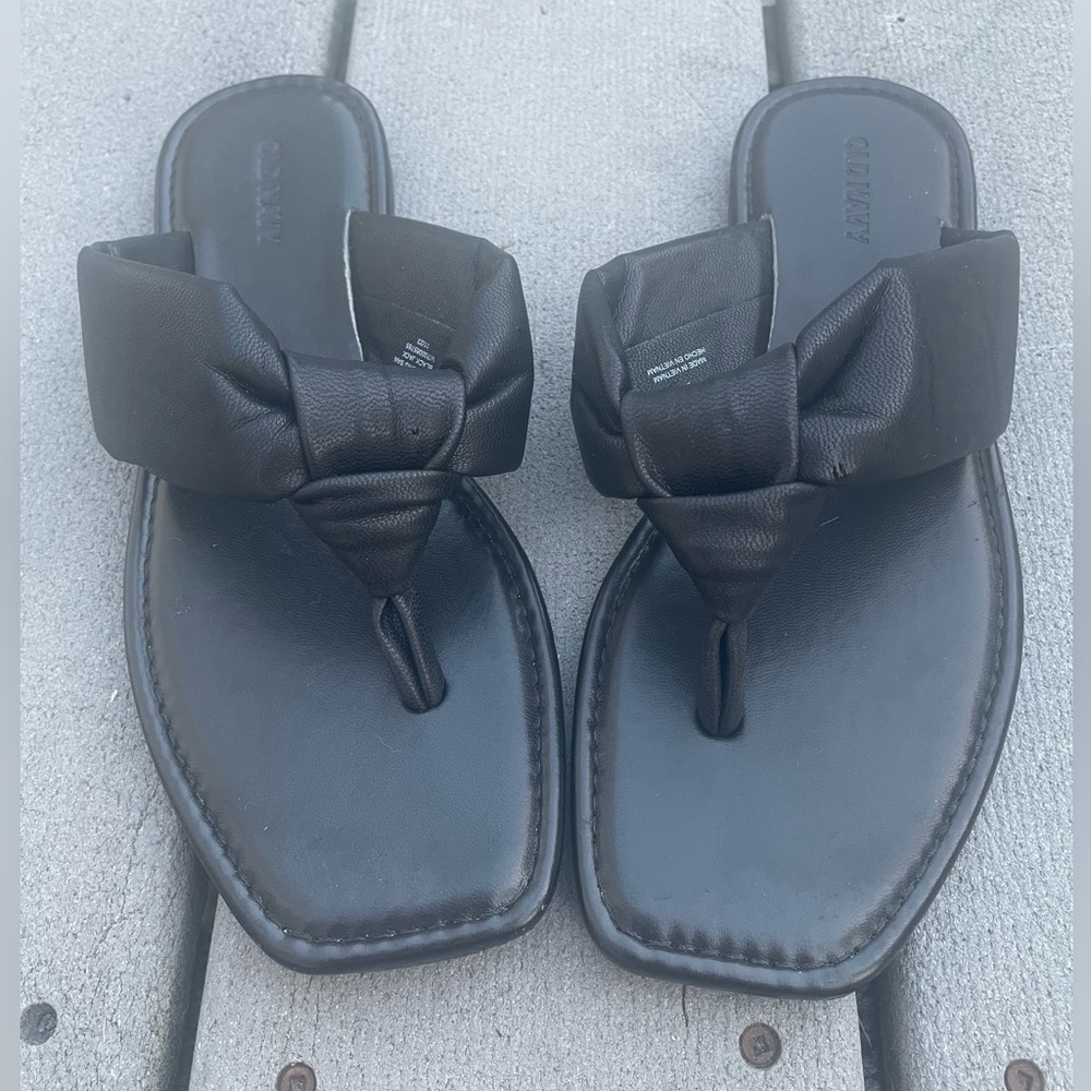 *5/$20 or 3/$15* Black Square Toe Knot-Front Thong Sandal - Picture 4 of 5